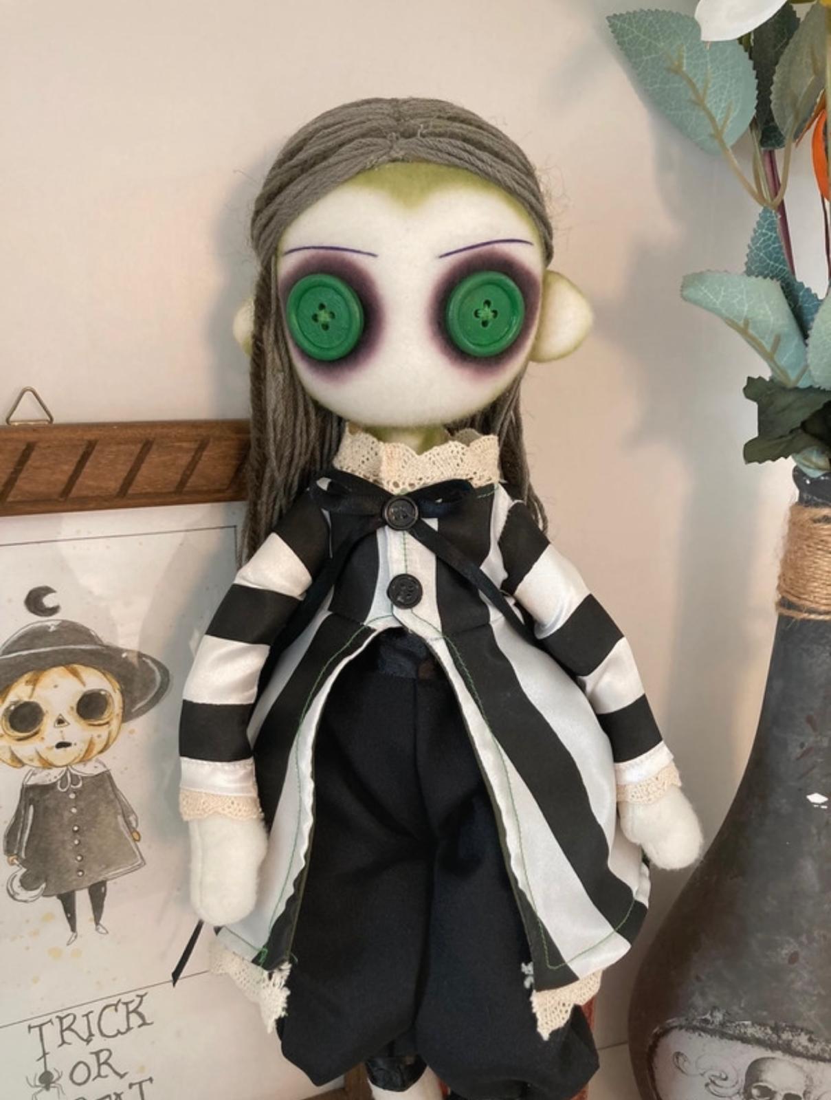 Muñeca beetlejuice 4
